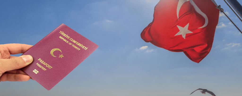 تصویر پاسپورت و پرچم ترکیه